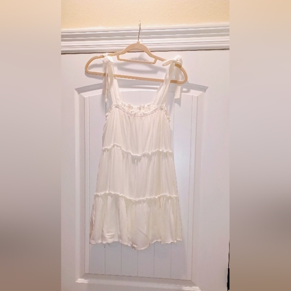 Le Lis White Tiered Chemise Top
